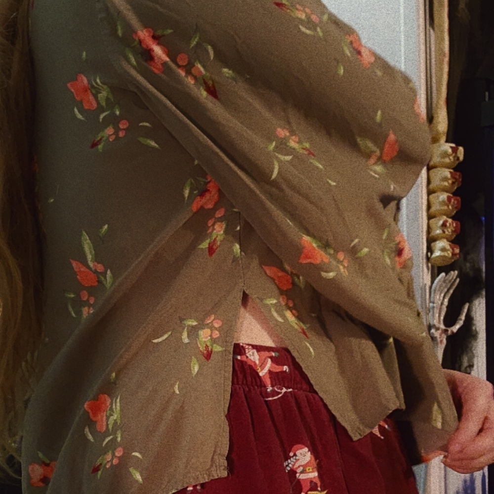 A lX medium sleeve flowy shirt